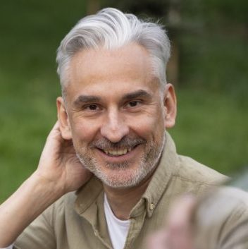 front-view-smiley-man-nature